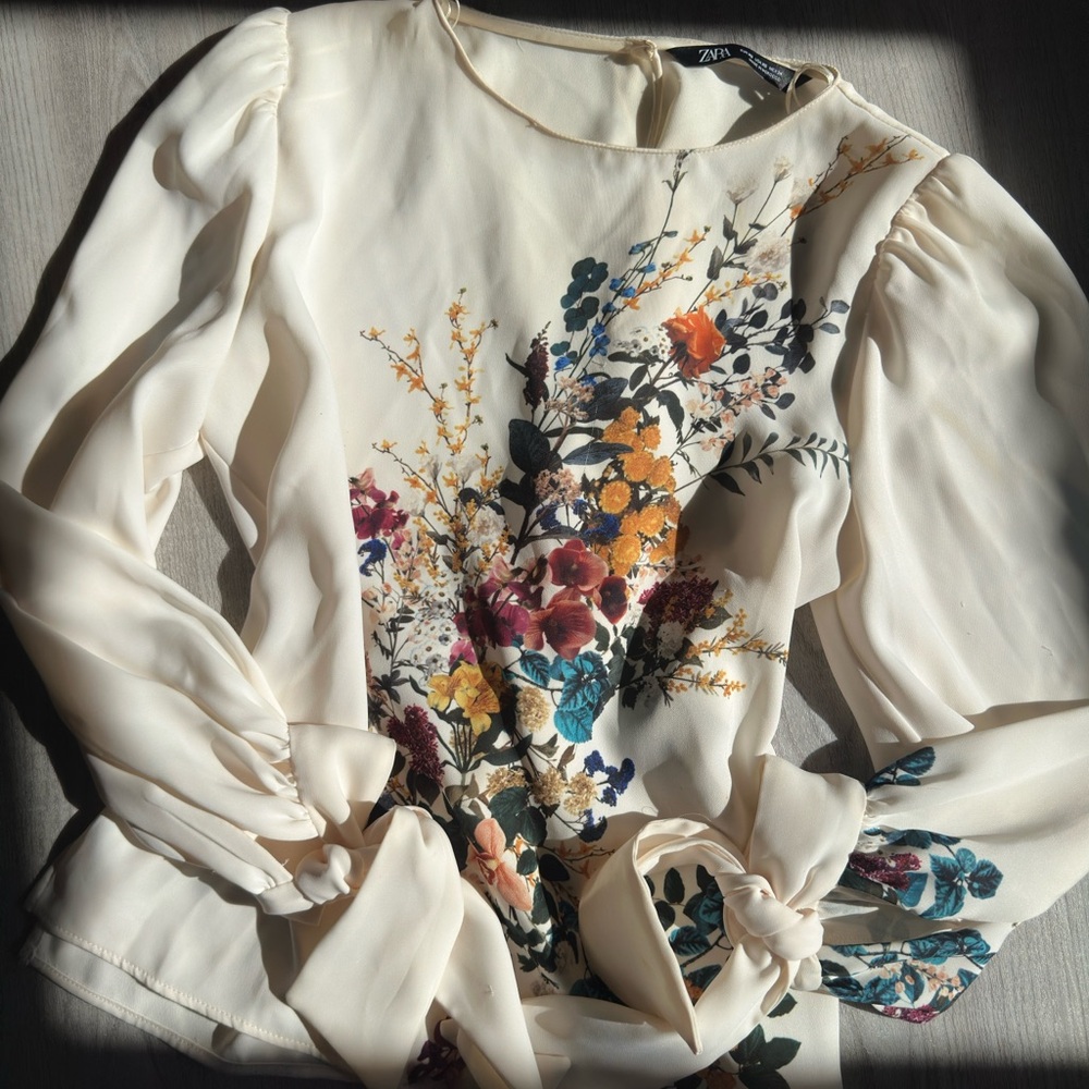 Zara Cream Multicolor Floral Blouse With Tie Puff Sleeves XS